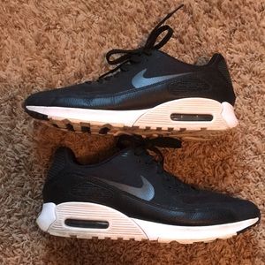 Nike air max 90 8.5 Women’s black 881106-002